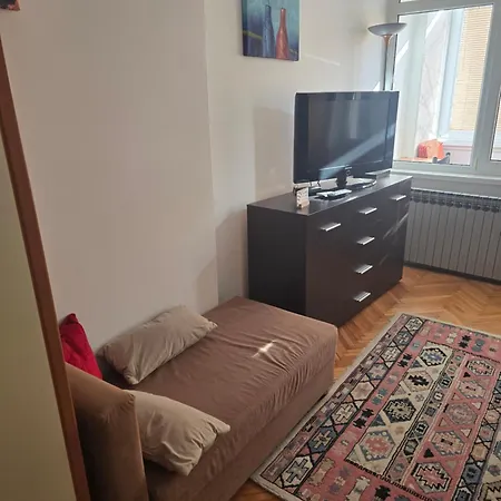 Drvenija Old Town Free Parking 2 Cars Quietly Warm Walk Distance Apartment *