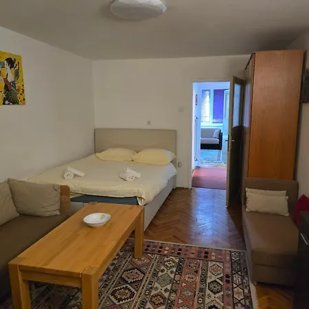 Drvenija Old Town Free Parking 2 Cars Quietly Warm Walk Distance Apartment *