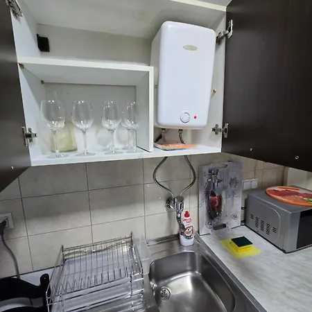 Drvenija Old Town Free Parking 2 Cars Quietly Warm Walk Distance Apartment